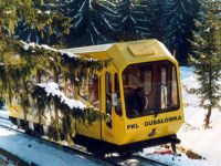 jeżeli chcesz uniknąć wędrówki pieszej, możesz na szczyt wjechać wagonem kolejki